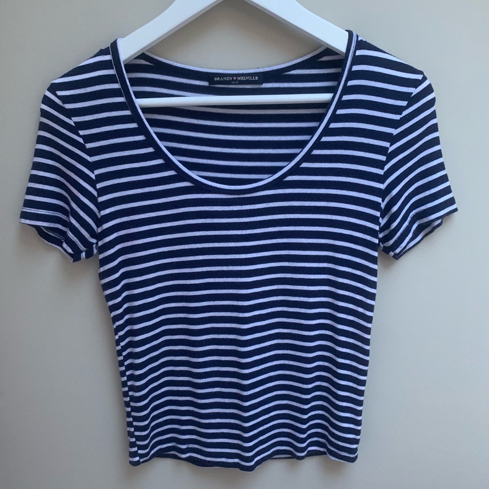 BRANDY MELVILLE T-SHIRT